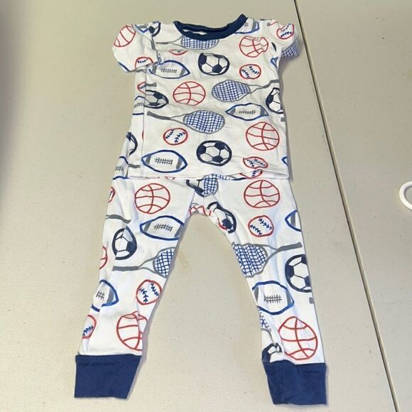 👕Carters 2 piece sports pajamas - Picture 1 of 1